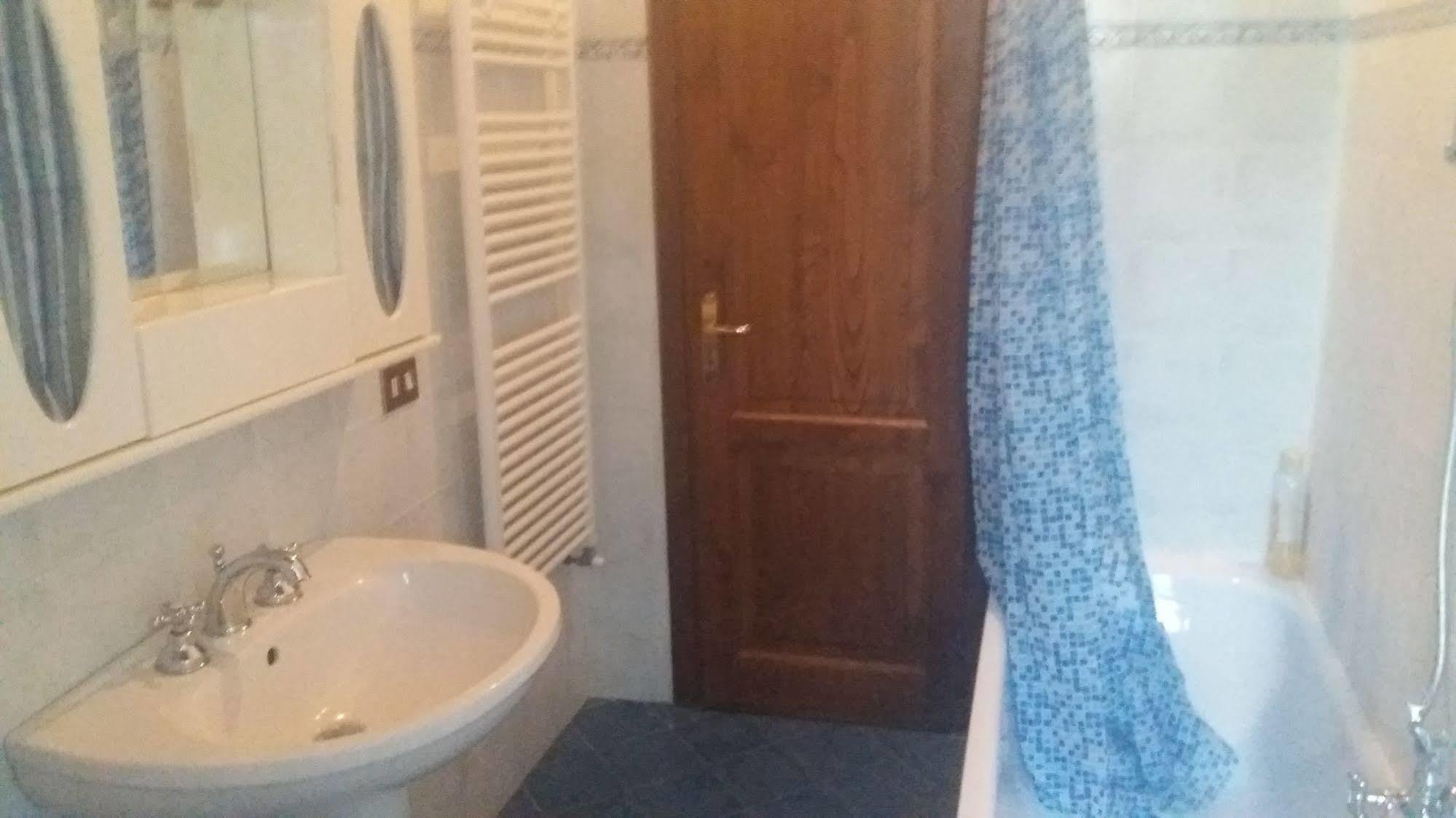 Azzurre Beb Bed & Breakfast Laterina Екстериор снимка